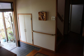 【外観】 | 建物内玄関別カット、手すりをかくにんいただけます　
