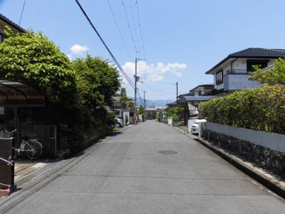 【前面道路含む現地写真】 | 大津市朝日1丁目5-3 土地 | 前面道路、画面右手が対象土地です