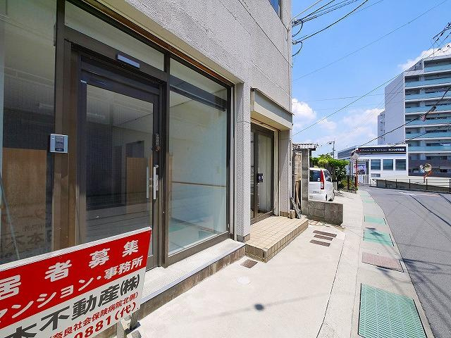 澤井ビル(朝日町)のエントランス