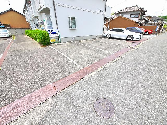 法蓮サンハイツの駐車場
