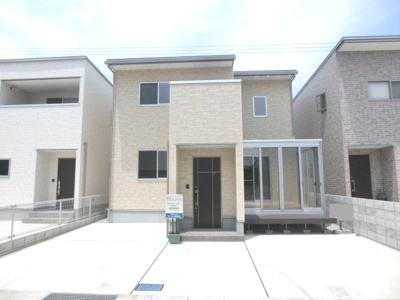 【外観】 | 高知市介良乙 新築売家 2LDK | 駐車スペース２～３台、南向きです。