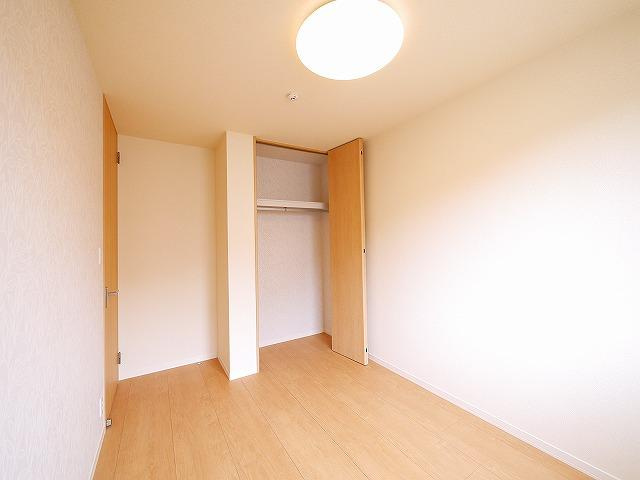 ラテール平城Ｂの洋室|明るい洋室です