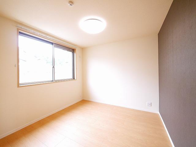 ラテール平城Ｂの洋室|使い勝手のいい洋室です