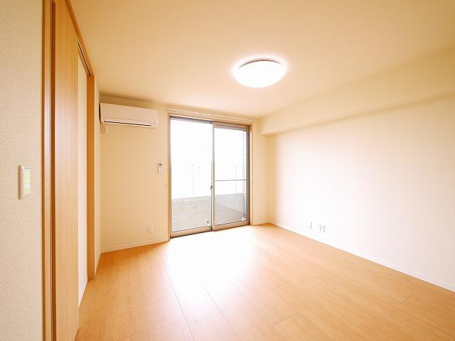 ラテール平城Ｂの居間・リビング|ゆったり過ごせるリビングです