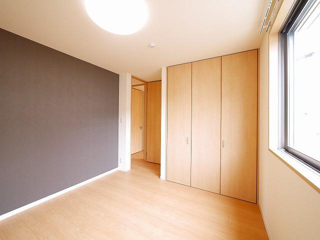 ラテール平城Ｂの洋室|落ち着いた色調の洋室です