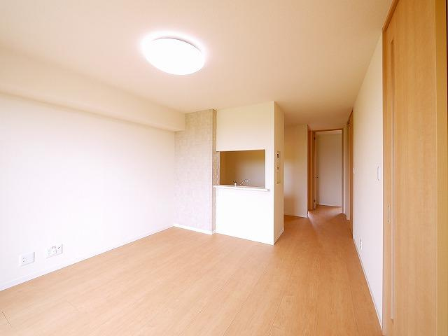 ラテール平城Ｂの居間・リビング