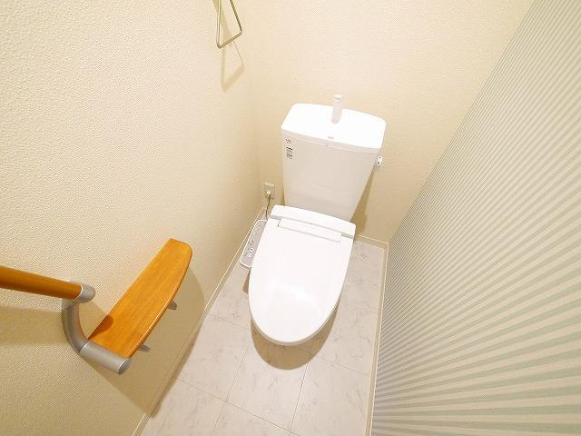 ラテール平城Ｂのトイレ|コンパクトで使いやすいトイレです