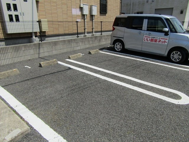 ウエスト　ウッドの駐車場