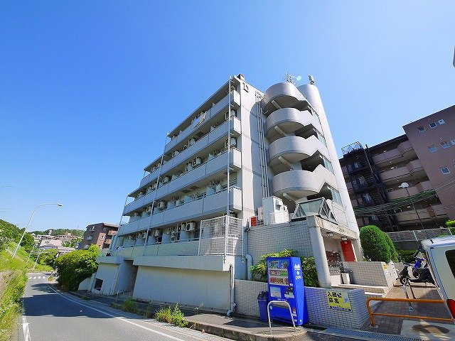 シティパレス21東生駒P-ⅢD棟の外観|外観もきれいです