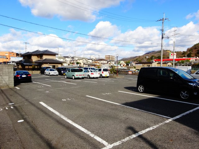 リバーサイド小車の駐車場