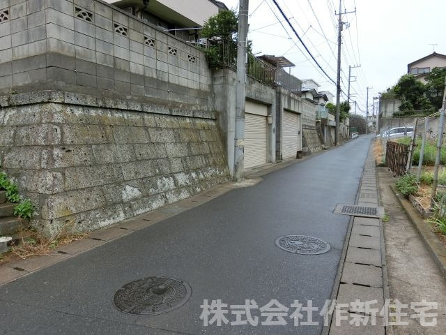 習志野市屋敷1丁目　売地の前面道路含む現地写真
