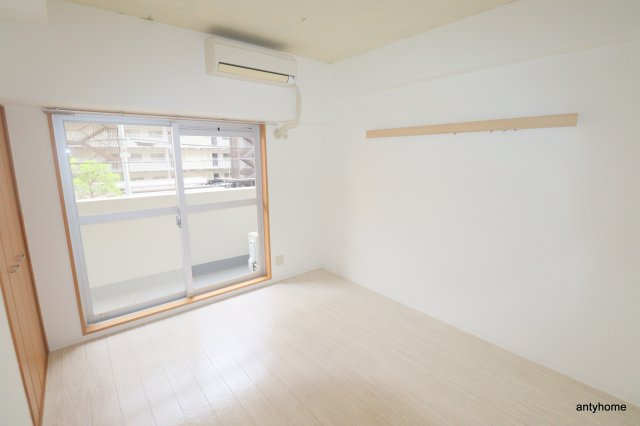 マインズ・コム南森町　仲介手数料無料の洋室