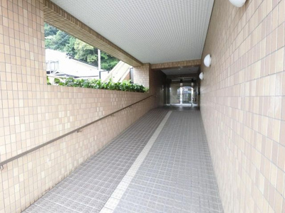 【エントランス】 | ヴェリテ根岸森林公園