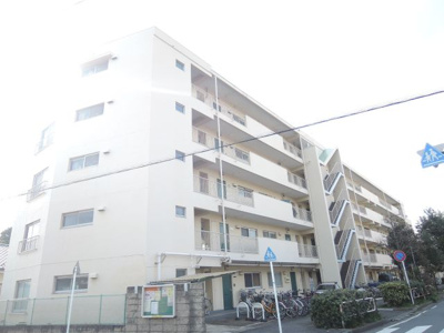 【外観】 | ハイツ東鶴見 | 居室にはたっぷりの収納があり、お部屋を片付ける事が出来ます！