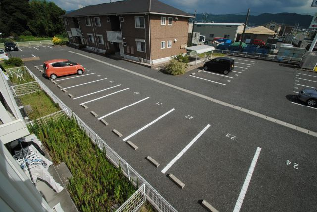 ラトンラヴールⅠ番館の駐車場