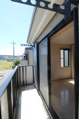 【バルコニー】 | リバティ30D | 晴れの日はお布団を一気に干せます