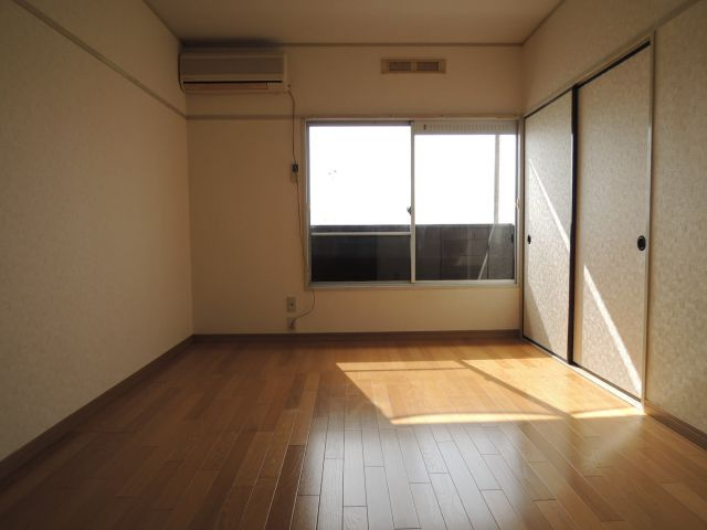 多摩市一ノ宮１丁目のアパートの洋室|【カツザワコーポA】
