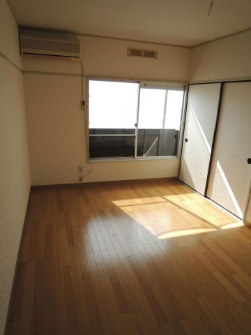 多摩市一ノ宮１丁目のアパートの洋室|【カツザワコーポA】