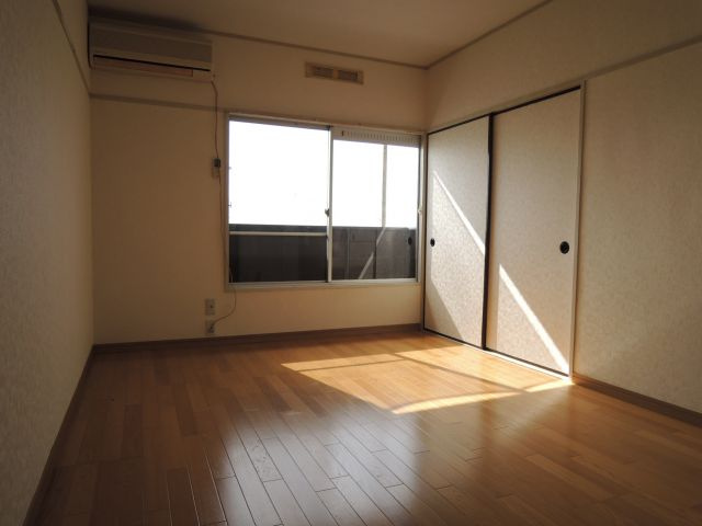 多摩市一ノ宮１丁目のアパートの洋室|【カツザワコーポA】