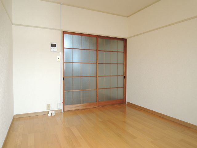 多摩市一ノ宮１丁目のアパートの洋室|【カツザワコーポA】