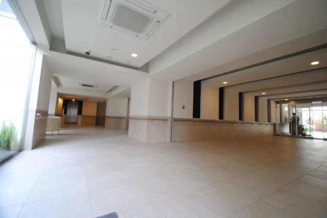 久留米市六ツ門町の賃貸マンションのエントランス