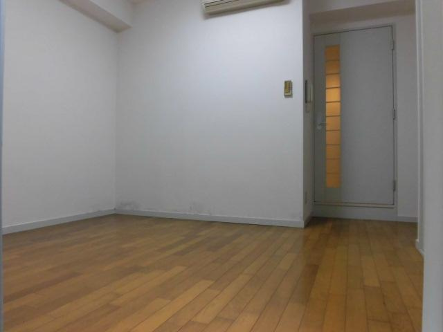 ヤングリーブス岡本の洋室