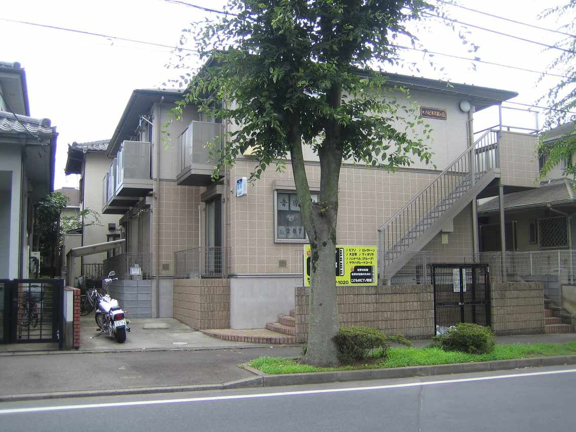 鶴ヶ島市松ヶ丘２丁目のアパートの外観