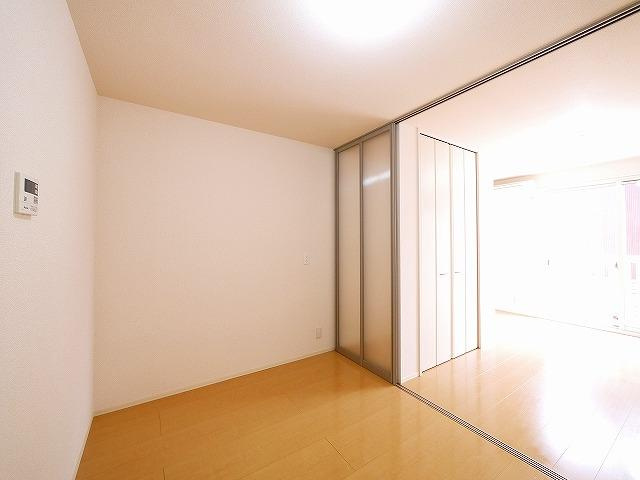 グランモア学園前の居間・リビング|こちらの居間で趣味の時間をお楽しみください