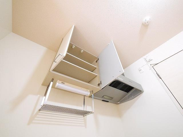 グランモア学園前のキッチン|コンパクトなキッチンで掃除もラクラク