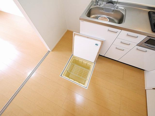 グランモア学園前の収納|こまごまとしたものを収納できそうですね