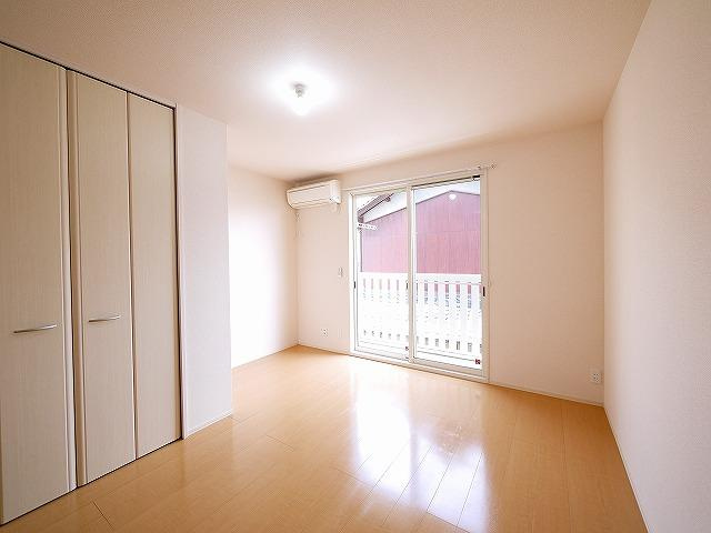 グランモア学園前の洋室|落ち着いた色調の洋室です