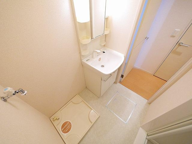 グランモア学園前の洗面所|脱衣スペースもあります