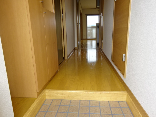 ユーミー川辺の玄関