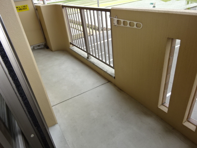 ユーミー川辺のバルコニー