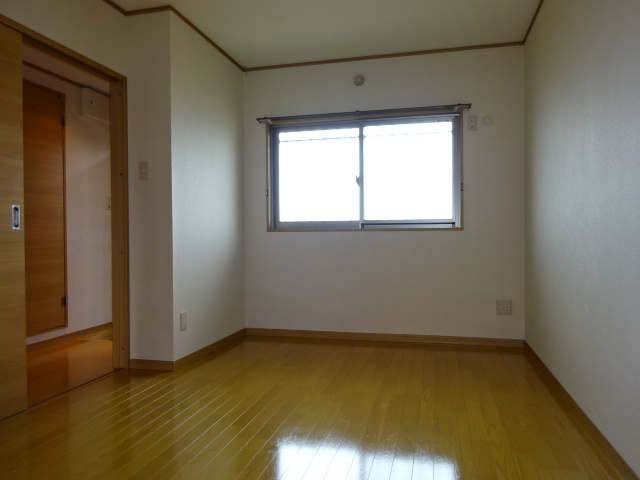 ユーミー川辺の洋室