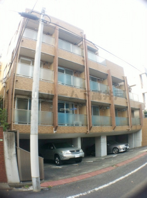 【外観】 | チェリーコート | １Fがガレージになっていますので１Fでも２Fの高さがあり道路からの目線が気になりません。