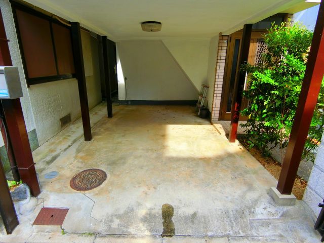 南余部戸建の駐車場