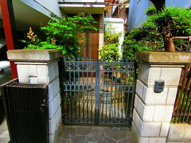 南余部戸建のエントランス