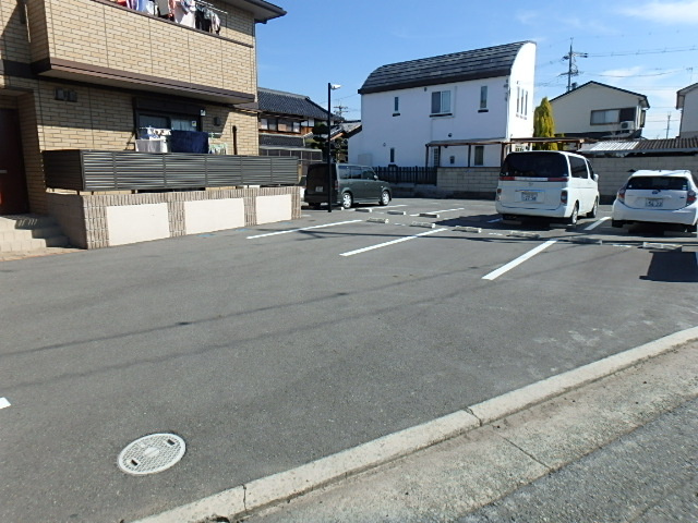 シャン・ド・フルールの駐車場