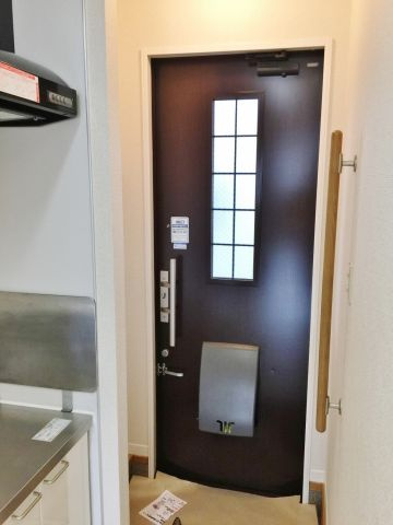 グランメールＣ棟の玄関