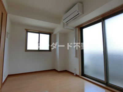 【洋室】 | メゾンドアヴェルⅣ