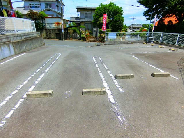 Sun hills・Kの駐車場