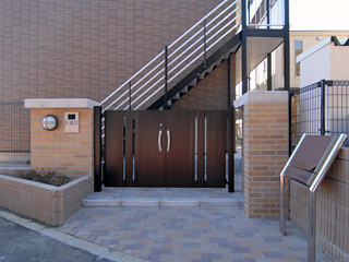 【エントランス】 | ダコタ | オートロックゲートです