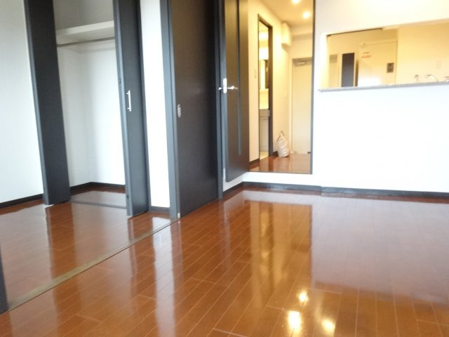 アザリア山本駅前の居間・リビング