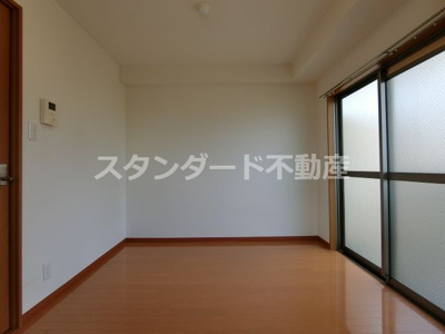 【洋室】 | メゾンドアヴェルⅢ