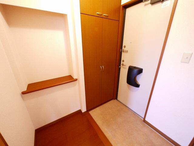 メゾンプレミール　Ａ棟の玄関|ゆったりとした玄関です