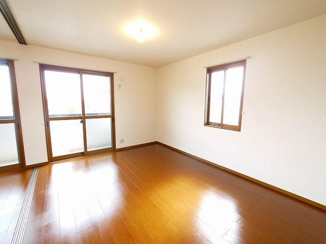 メゾンプレミール　Ａ棟の居間・リビング|ゆったりとしたリビングです