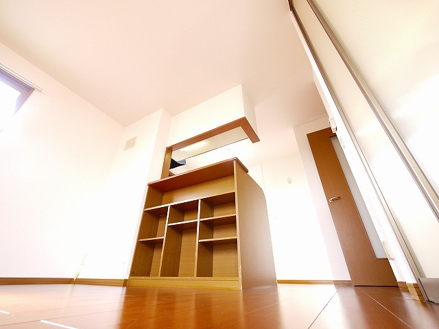 メゾンプレミール　Ａ棟の居間・リビング|使いやすい居間です