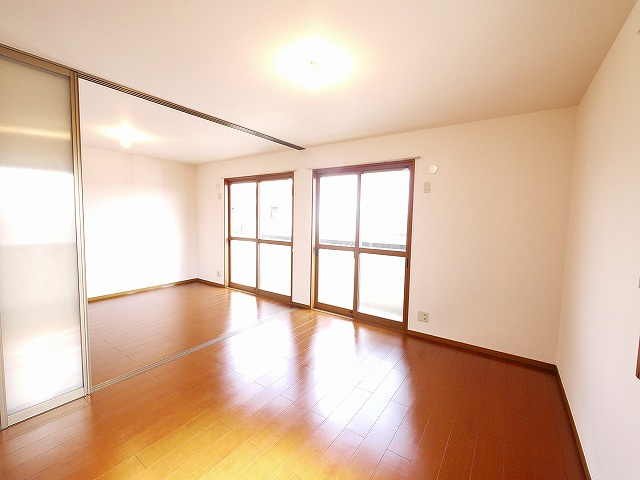 メゾンプレミール　Ａ棟の居間・リビング|リビングです