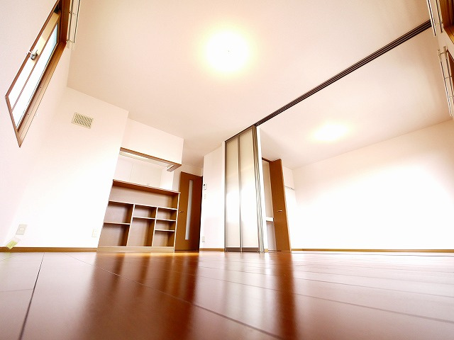 メゾンプレミール　Ａ棟の居間・リビング|ゆったりとしたリビングです